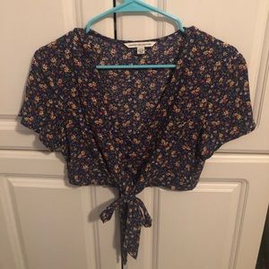 American eagle matching shorts and crop top